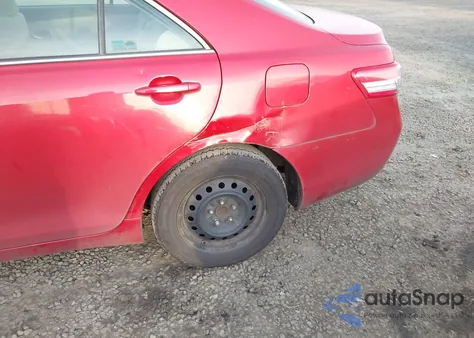 2010 Toyota Camry Le z USA, uszkodzony, nr VIN 4T1BF3EK3AU073842